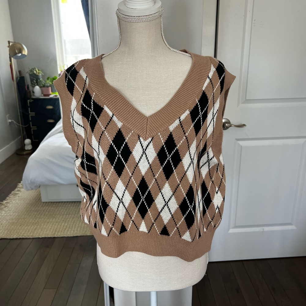 Argyle V-Neck Sweater Vest - Brown and White